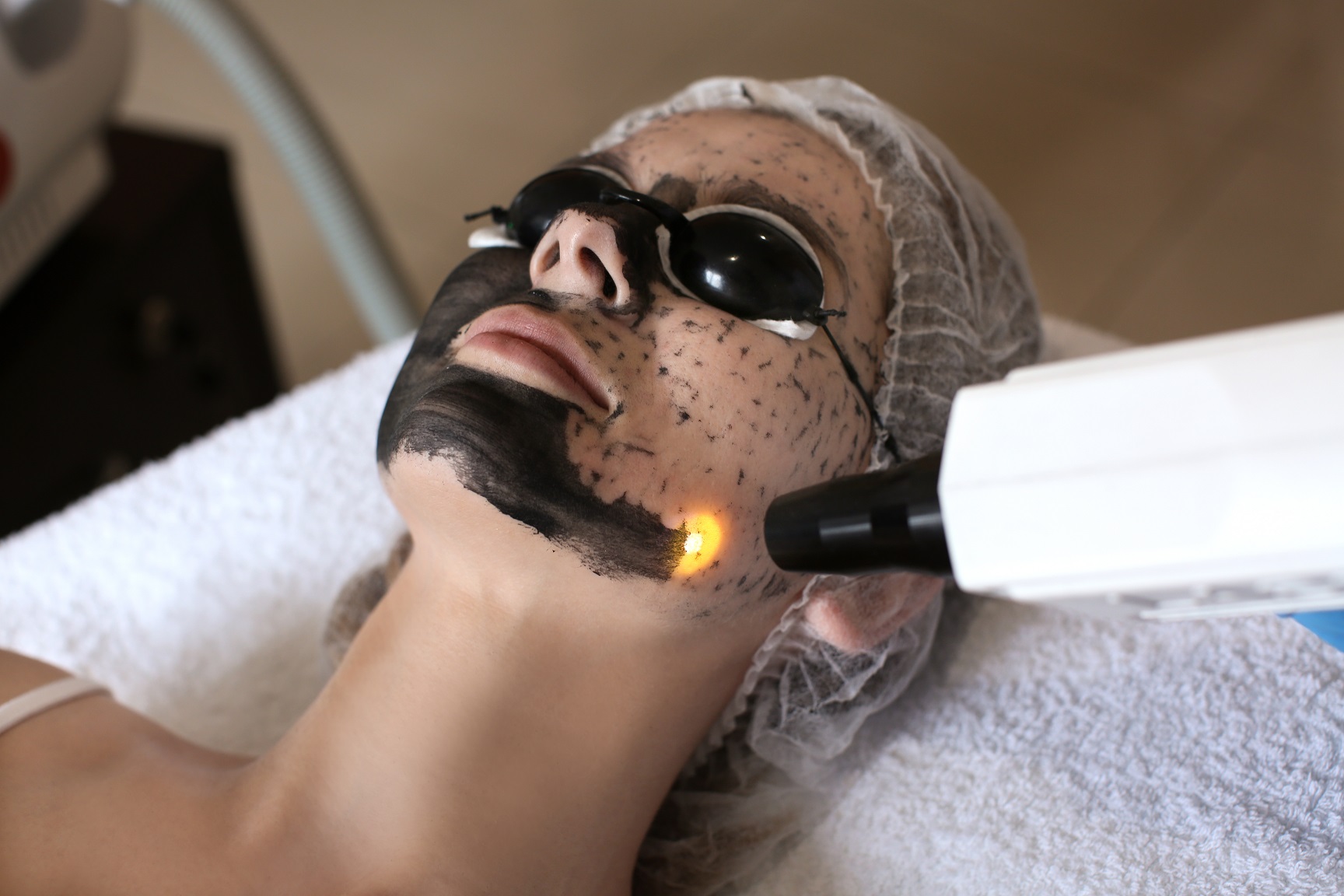 Carbon Facial Lux Machine